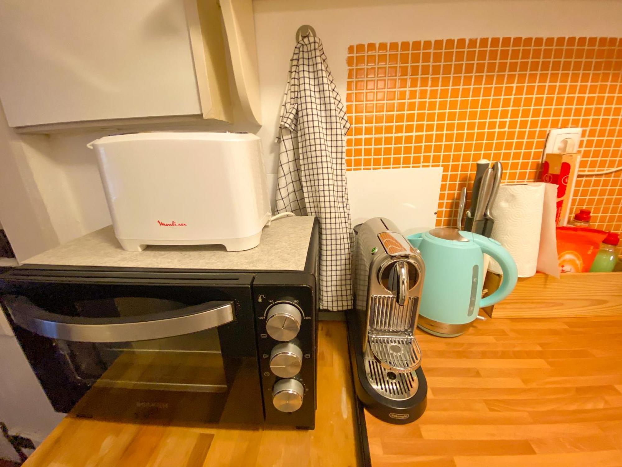 Charming Bairro Alto 2-bedroom Escape Lisbon